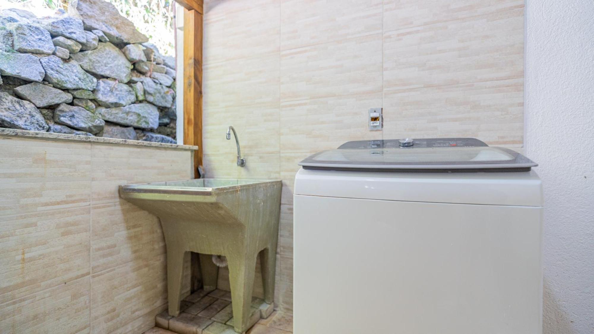 Villa Residencial Com Piscina Possui Jacuzzi Aquecida Com Hidromassagem Bombinhas Esterno foto