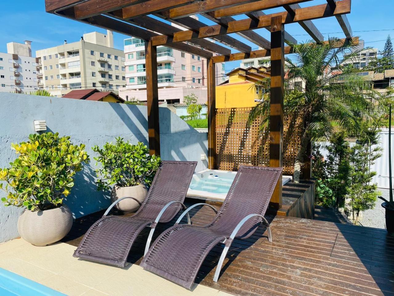 Villa Residencial Com Piscina Possui Jacuzzi Aquecida Com Hidromassagem Bombinhas Esterno foto