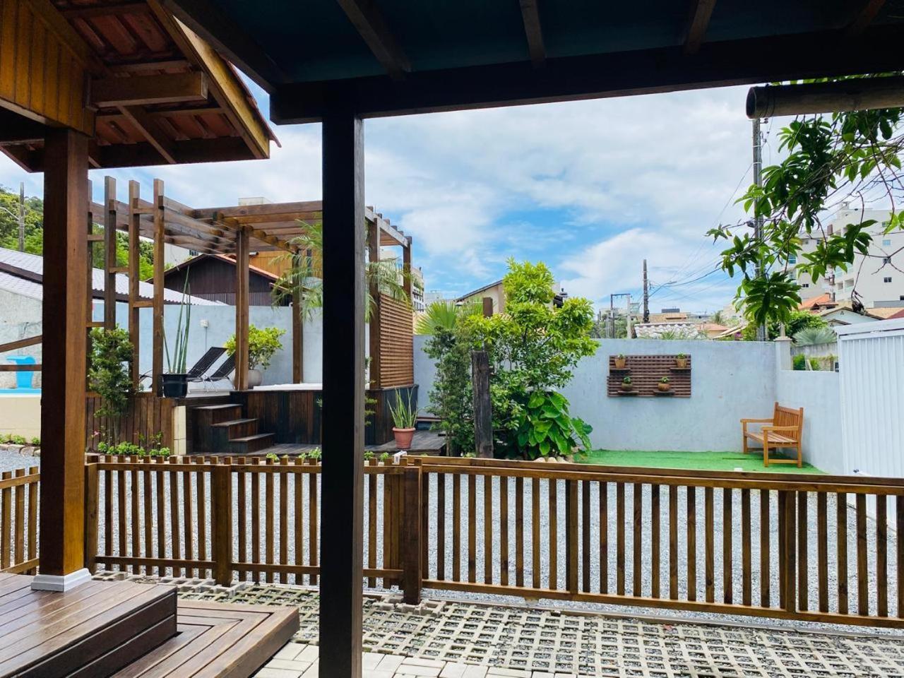 Villa Residencial Com Piscina Possui Jacuzzi Aquecida Com Hidromassagem Bombinhas Esterno foto