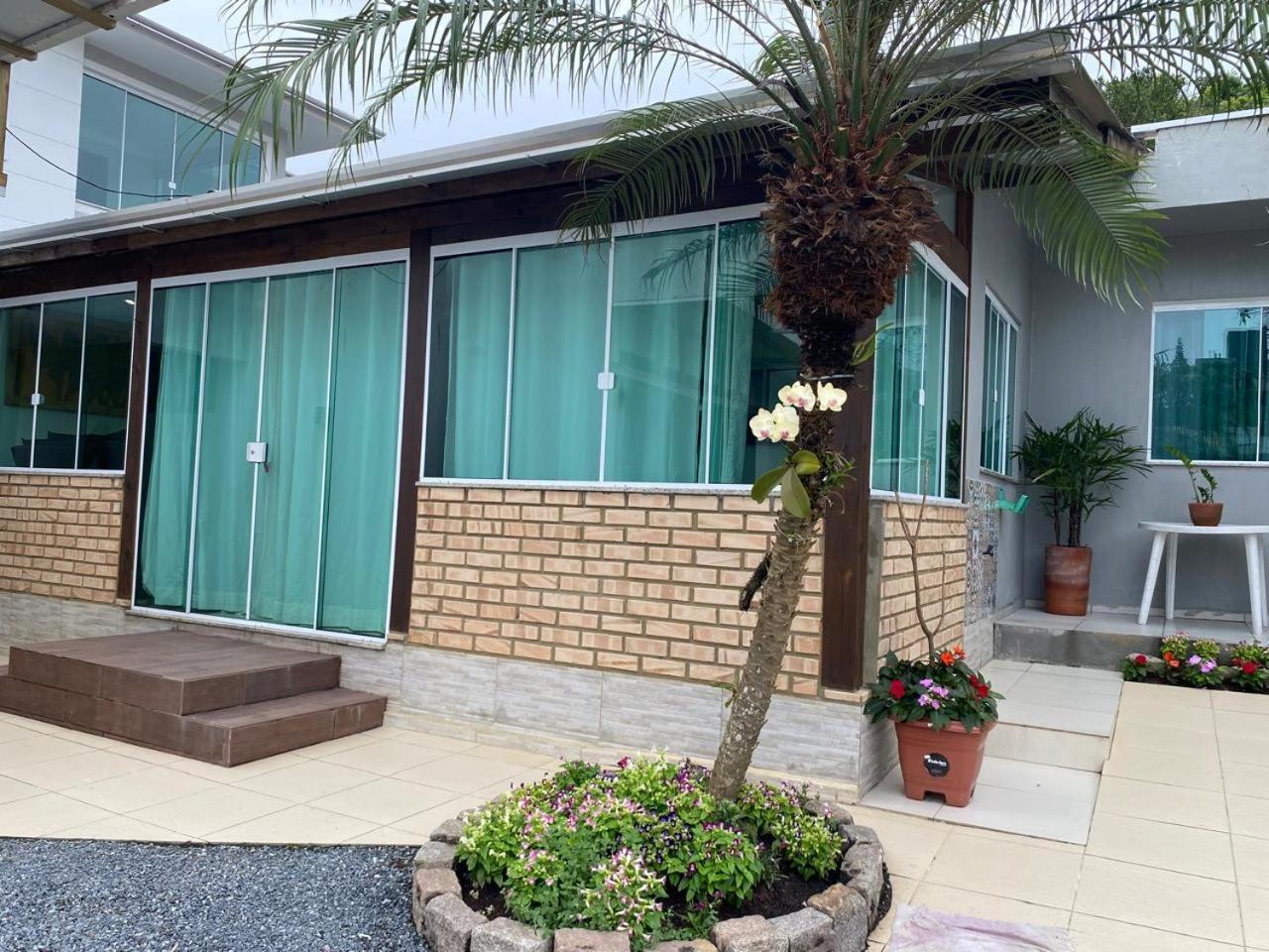 Villa Residencial Com Piscina Possui Jacuzzi Aquecida Com Hidromassagem Bombinhas Esterno foto