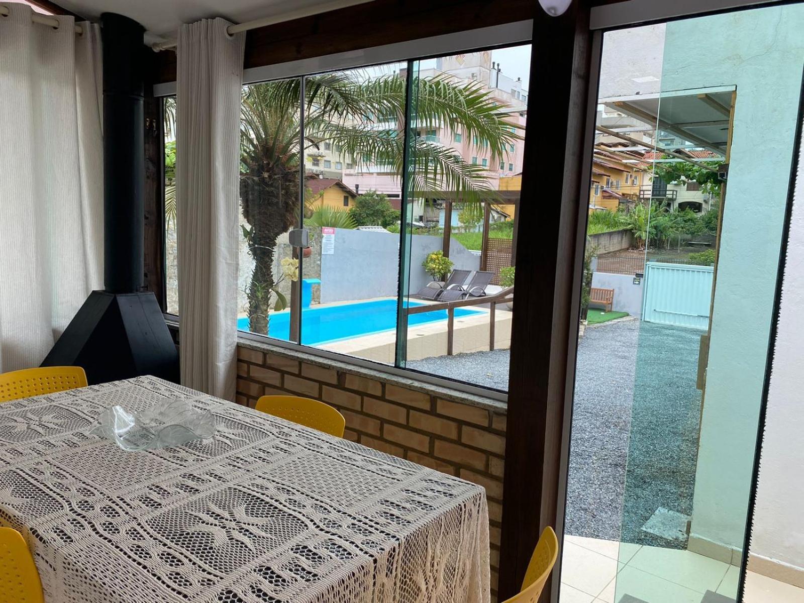 Villa Residencial Com Piscina Possui Jacuzzi Aquecida Com Hidromassagem Bombinhas Esterno foto