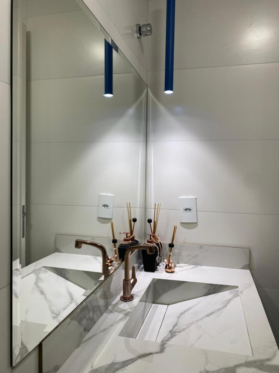 Villa Residencial Com Piscina Possui Jacuzzi Aquecida Com Hidromassagem Bombinhas Esterno foto