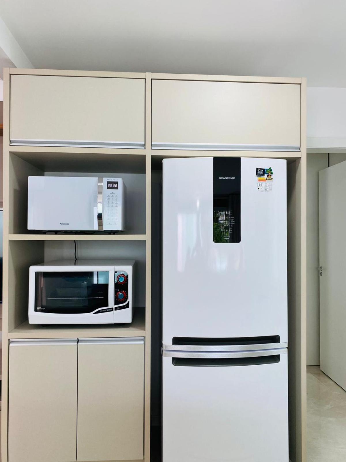 Villa Residencial Com Piscina Possui Jacuzzi Aquecida Com Hidromassagem Bombinhas Esterno foto