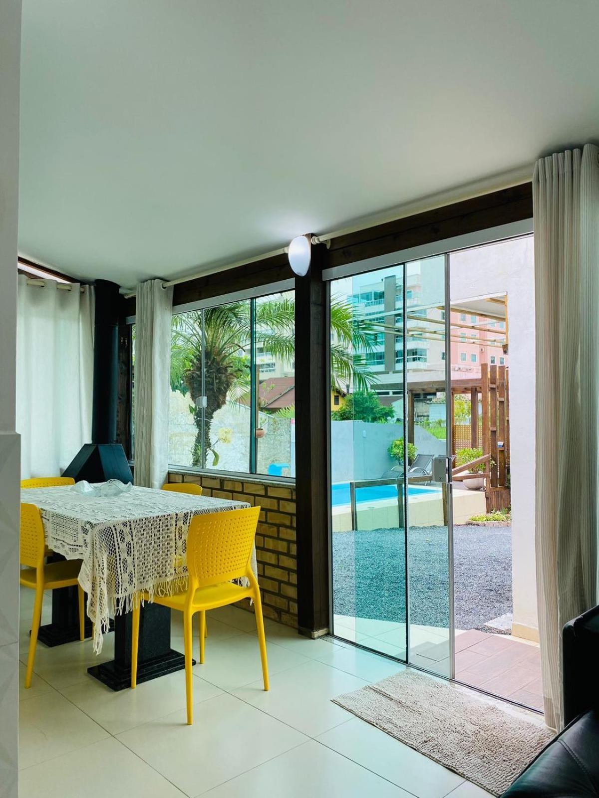 Villa Residencial Com Piscina Possui Jacuzzi Aquecida Com Hidromassagem Bombinhas Esterno foto