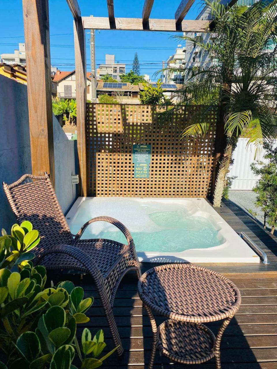 Villa Residencial Com Piscina Possui Jacuzzi Aquecida Com Hidromassagem Bombinhas Esterno foto